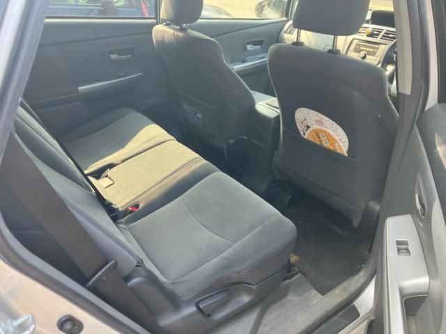 TOYOTA PRIUS ALPHA 2011 Image 31