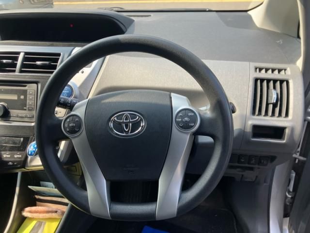 TOYOTA PRIUS ALPHA 2011 Image 31