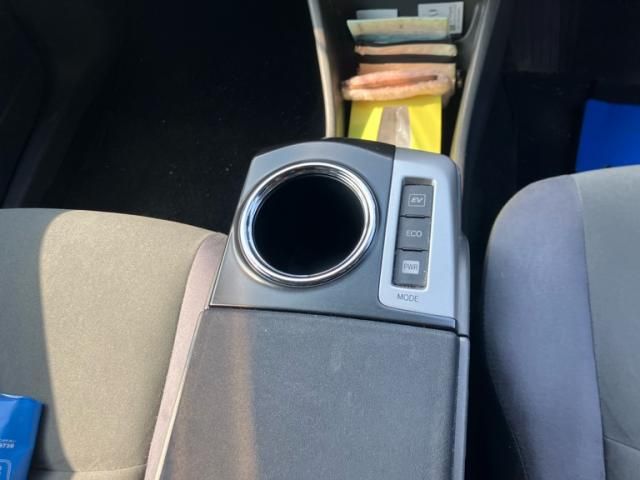 TOYOTA PRIUS ALPHA 2011 Image 31