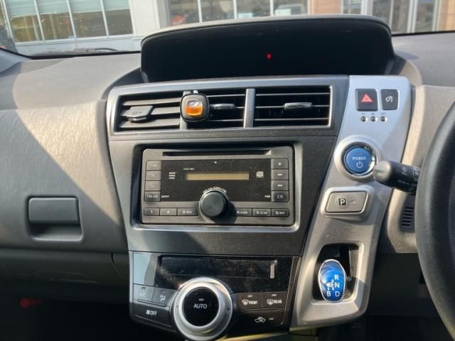 TOYOTA PRIUS ALPHA 2011 Image 31