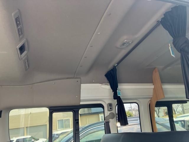 NISSAN NV350 CARAVAN 4WD 2014 Image 31