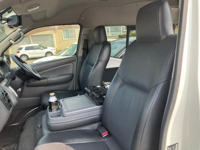 NISSAN NV350 CARAVAN 4WD 2014 Image 31