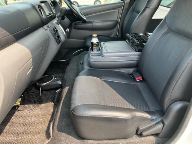 NISSAN NV350 CARAVAN 4WD 2014 Image 31