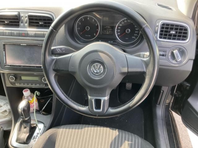 VOLKSWAGEN POLO 2011 Image 31
