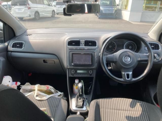 VOLKSWAGEN POLO 2011 Image 31
