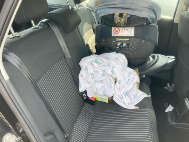 VOLKSWAGEN POLO 2011 Image 31