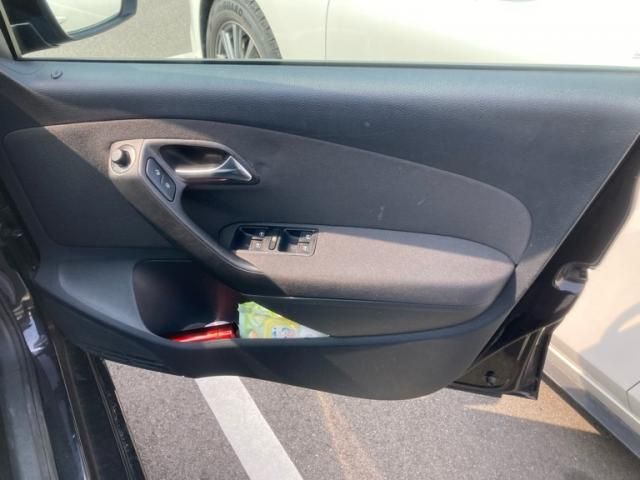 VOLKSWAGEN POLO 2011 Image 31