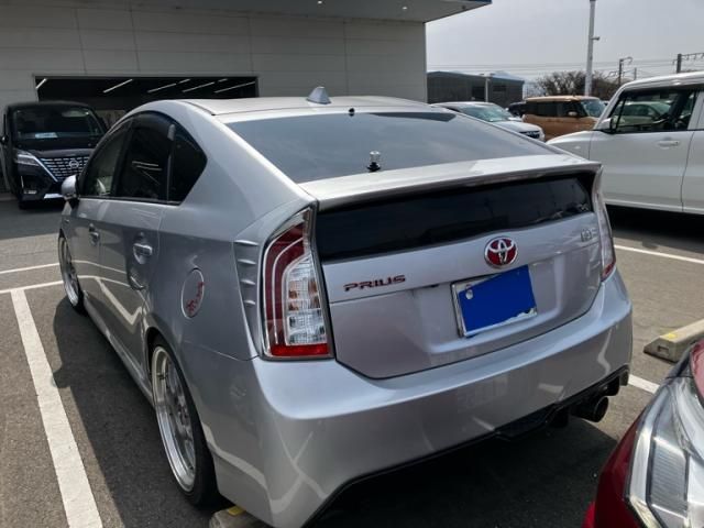 TOYOTA PRIUS 2012 Image 31
