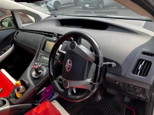 TOYOTA PRIUS 2012 Image 31