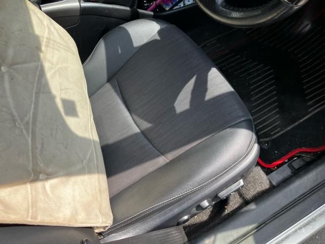 TOYOTA PRIUS 2012 Image 31