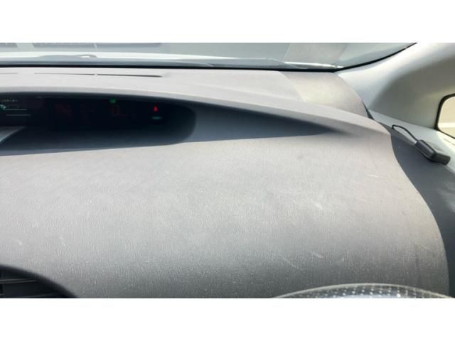 TOYOTA PRIUS 2012 Image 31