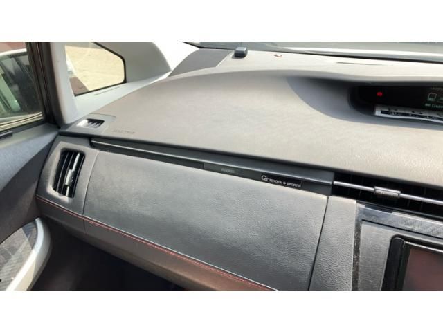 TOYOTA PRIUS 2012 Image 31