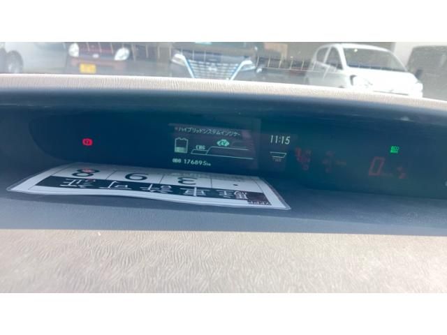 TOYOTA PRIUS 2012 Image 31