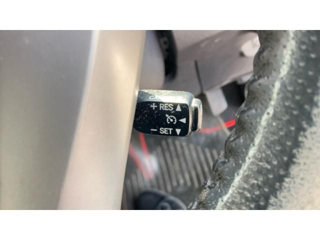 TOYOTA PRIUS 2012 Image 31