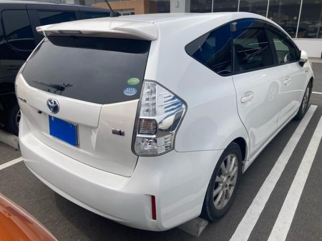 TOYOTA PRIUS ALPHA 2012 Image 31