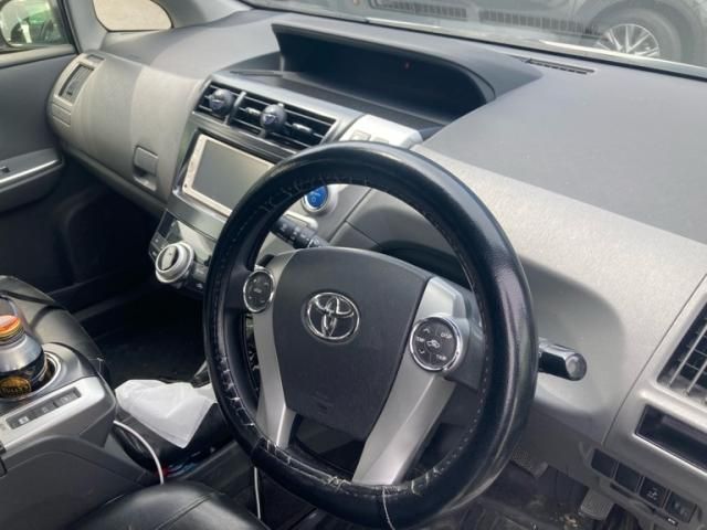 TOYOTA PRIUS ALPHA 2012 Image 31