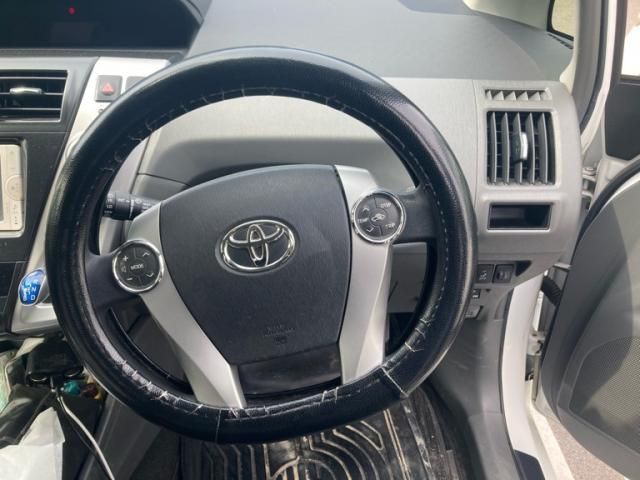 TOYOTA PRIUS ALPHA 2012 Image 31