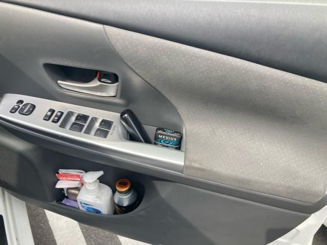 TOYOTA PRIUS ALPHA 2012 Image 31