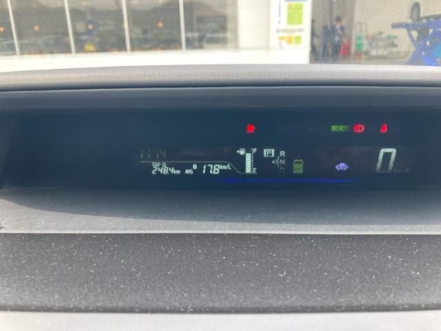 TOYOTA PRIUS ALPHA 2012 Image 31