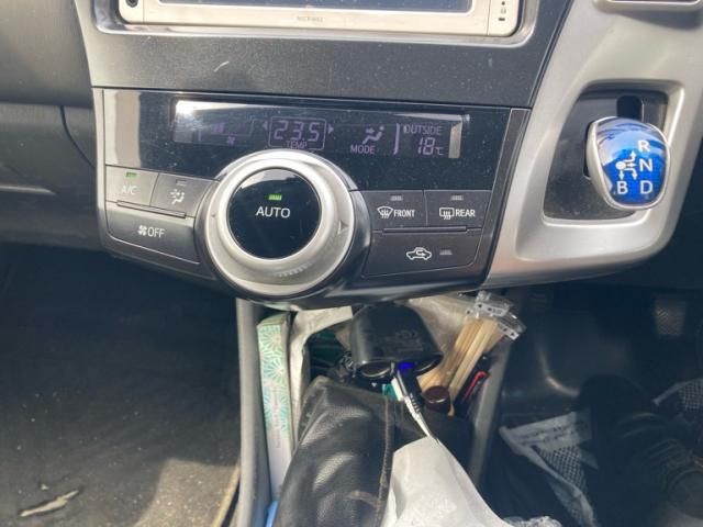 TOYOTA PRIUS ALPHA 2012 Image 31