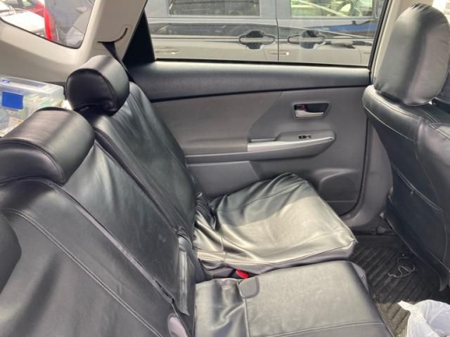 TOYOTA PRIUS ALPHA 2012 Image 31