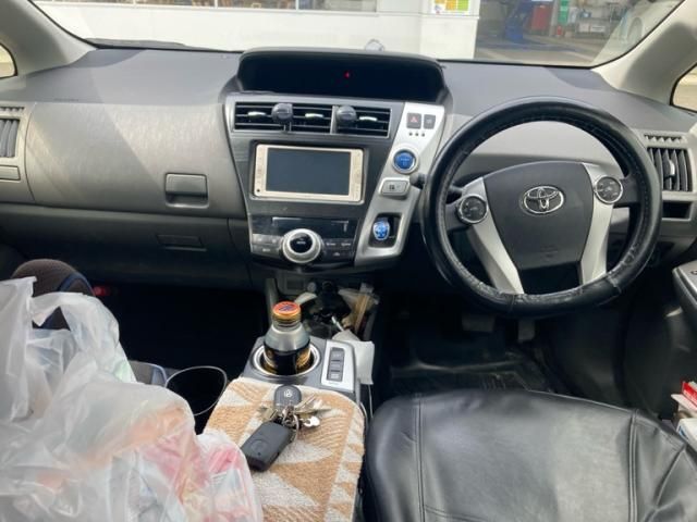 TOYOTA PRIUS ALPHA 2012 Image 31