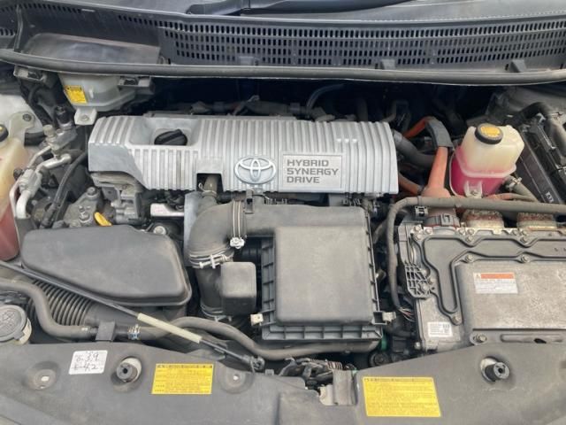 TOYOTA PRIUS ALPHA 2012 Image 31