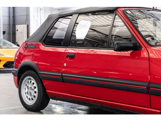PEUGEOT 205 OPEN 1992 Image 31