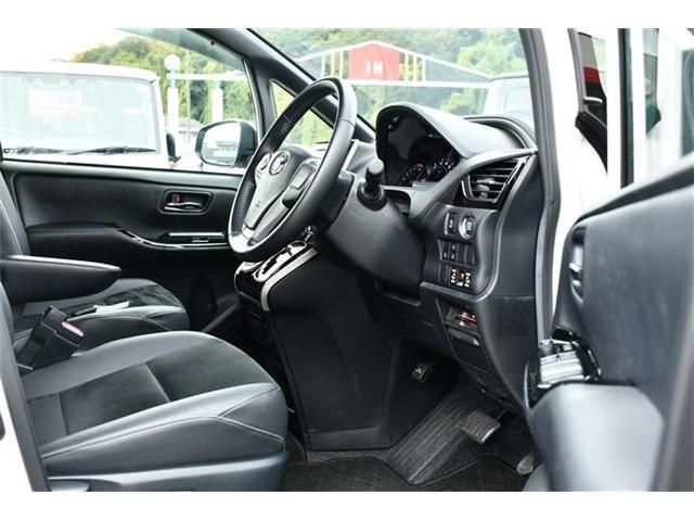 TOYOTA VOXY 2021 Image 31