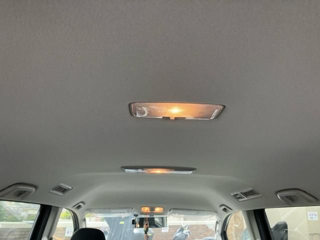 TOYOTA VOXY 4WD 2012 Image 31