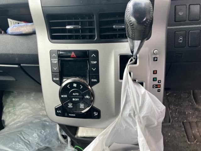 TOYOTA VOXY 4WD 2012 Image 31