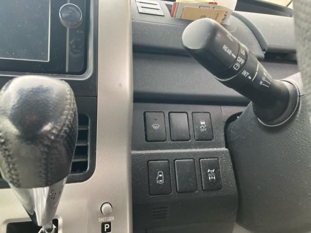 TOYOTA VOXY 4WD 2012 Image 31