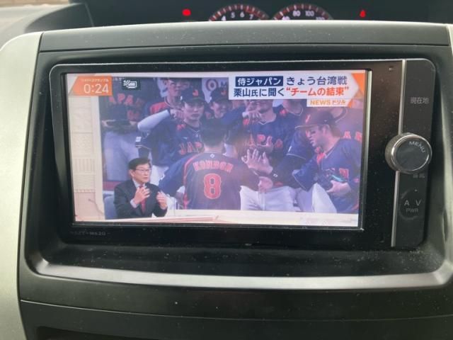 TOYOTA VOXY 4WD 2012 Image 31