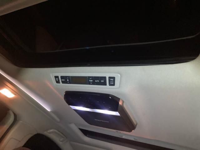 TOYOTA VELLFIRE 2010 Image 31