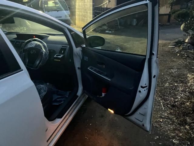 TOYOTA PRIUS ALPHA 2013 Image 31