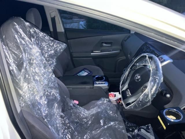 TOYOTA PRIUS ALPHA 2013 Image 31