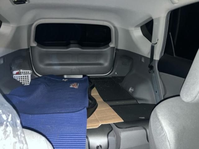 TOYOTA PRIUS ALPHA 2013 Image 31