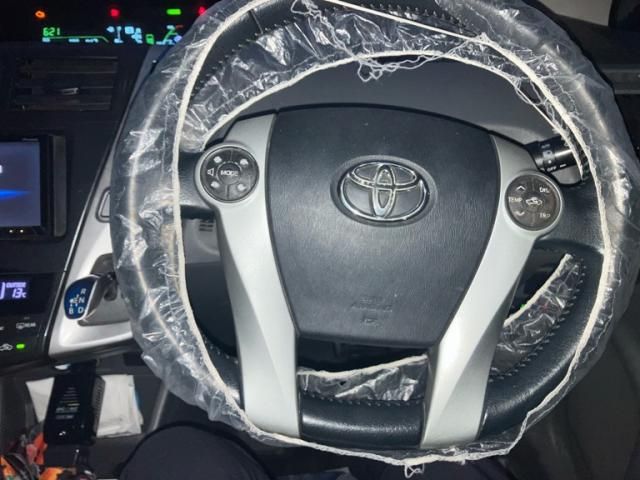 TOYOTA PRIUS ALPHA 2013 Image 31