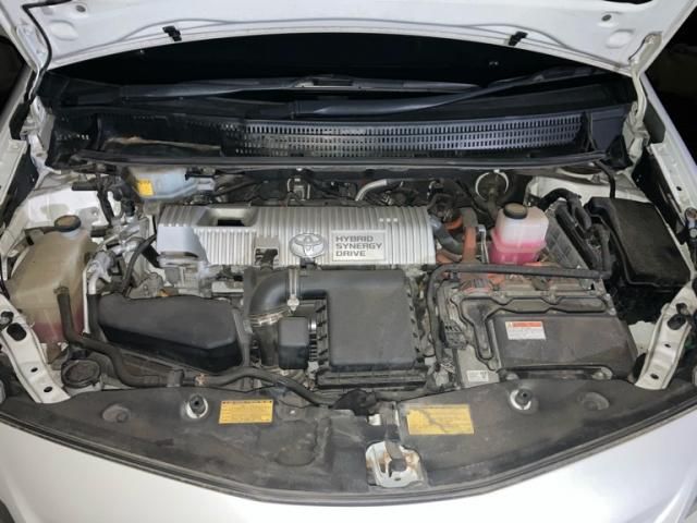 TOYOTA PRIUS ALPHA 2013 Image 31