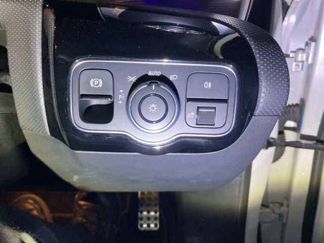 MERCEDES BENZ A CLAS 2019 Image 31