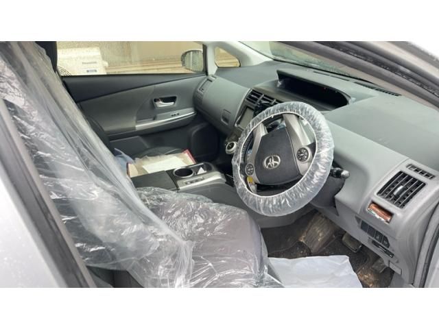 TOYOTA PRIUS ALPHA 2012 Image 31