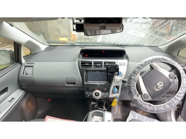 TOYOTA PRIUS ALPHA 2012 Image 31