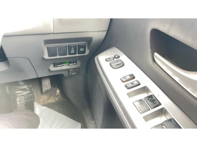 TOYOTA PRIUS ALPHA 2012 Image 31