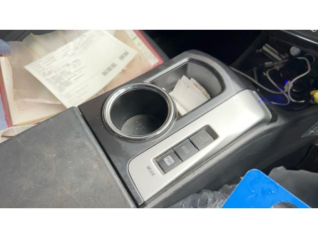 TOYOTA PRIUS ALPHA 2012 Image 31