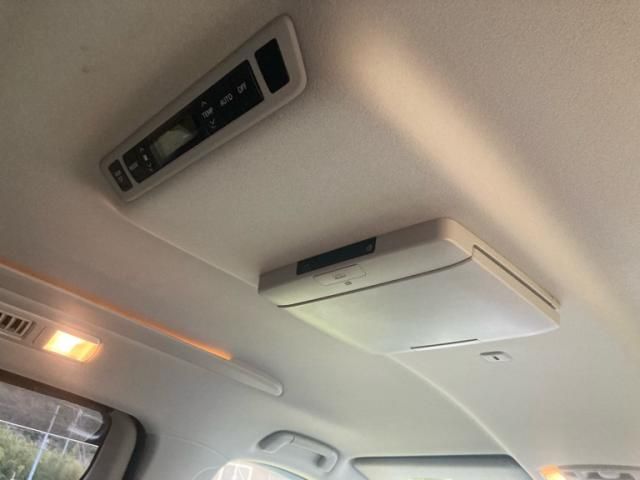 TOYOTA VELLFIRE 2013 Image 31