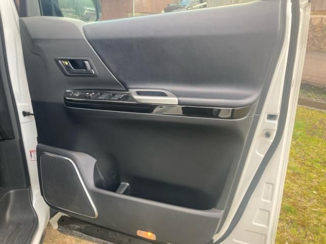 TOYOTA VELLFIRE 2013 Image 31