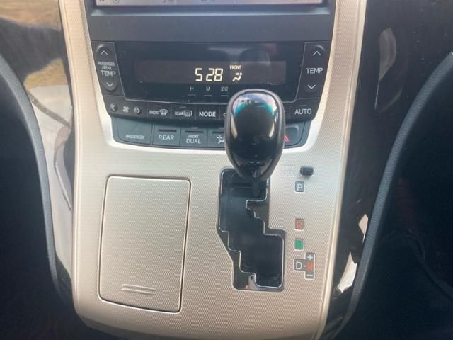 TOYOTA VELLFIRE 2013 Image 31