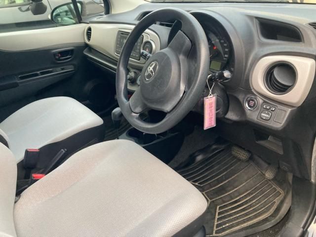 TOYOTA VITZ 2011 Image 31
