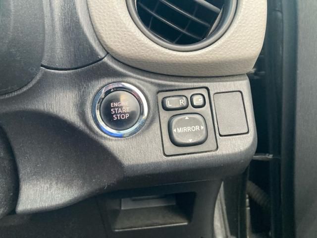 TOYOTA VITZ 2011 Image 31