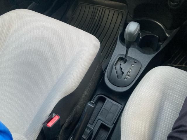 TOYOTA VITZ 2011 Image 31